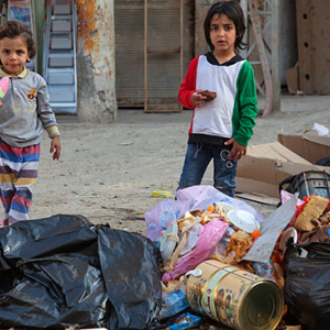 Irak, Hillah (Al Hilla). Dzieci na jednej z ulic w centrum miasta.